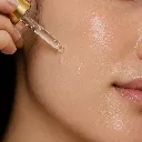 elena-hyaluronic-glow-serum-damp-skin-application.jpg.webp