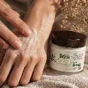 elena-selva-hand-knuckles-cream-hand-application.jpg.webp